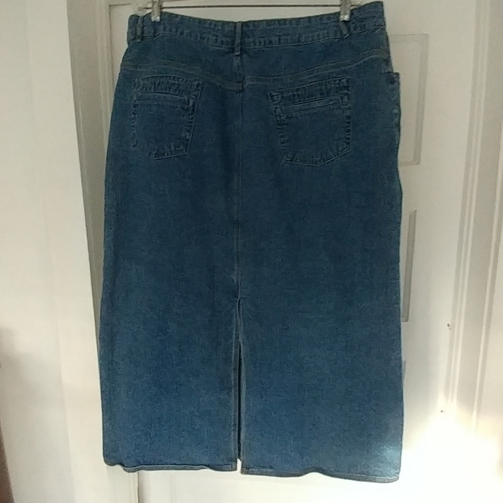 🐢St. John Bay Woman - denim skirt - Picture 3 of 8